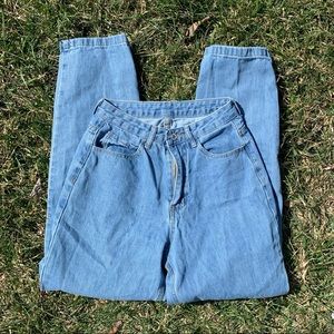 baggy light wash jeans <3